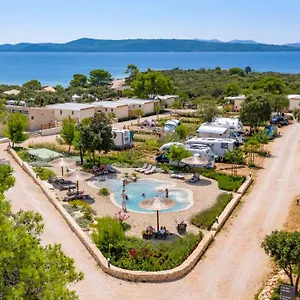 mobile-homes-at-camping-ugljan-resort.hotelinzadar.com/