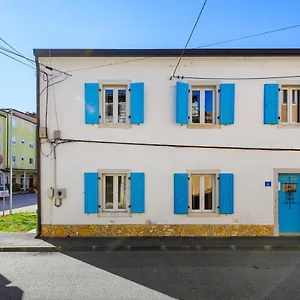 Center House With Umag